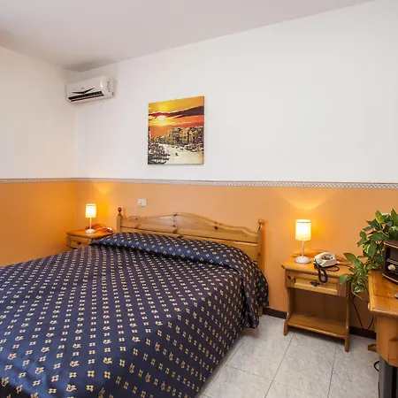 达奴比奥酒店 利多迪迪耶索洛